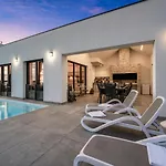 The Tinel -modern Adriatic With Heated Pool & Sea View Near Sibenik Willa Žaborić