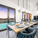 Villa The Tinel -modern Adriatic With Heated Pool & Sea View Near Sibenik